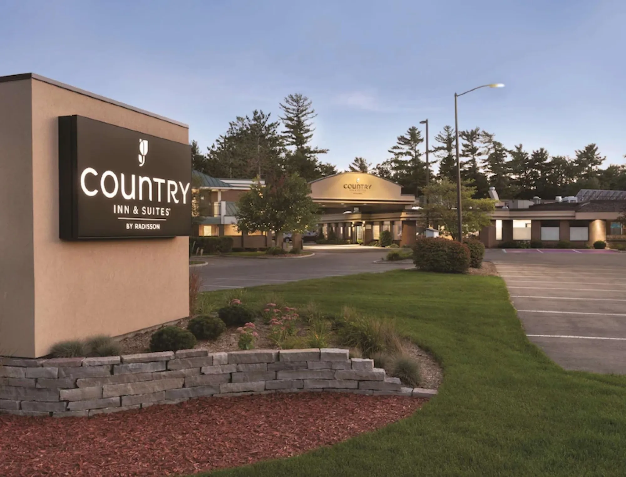 Country Inn & Suites in Traverse City, Michigan